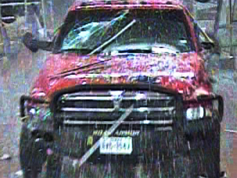 بالفيديو: شاب أمريكي يقتحم مركزًا تجاريًا بسيارته رباعية الدفع!